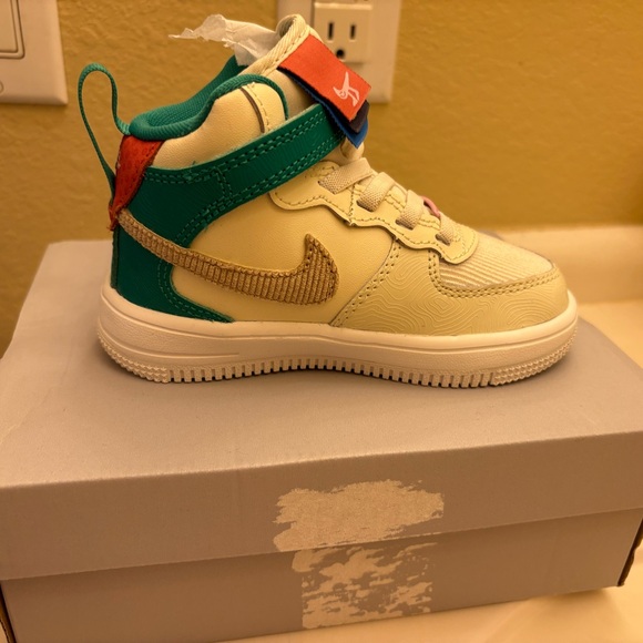Nike Cream and Green Sneakers with Premium Suede - Picture 2 of 5